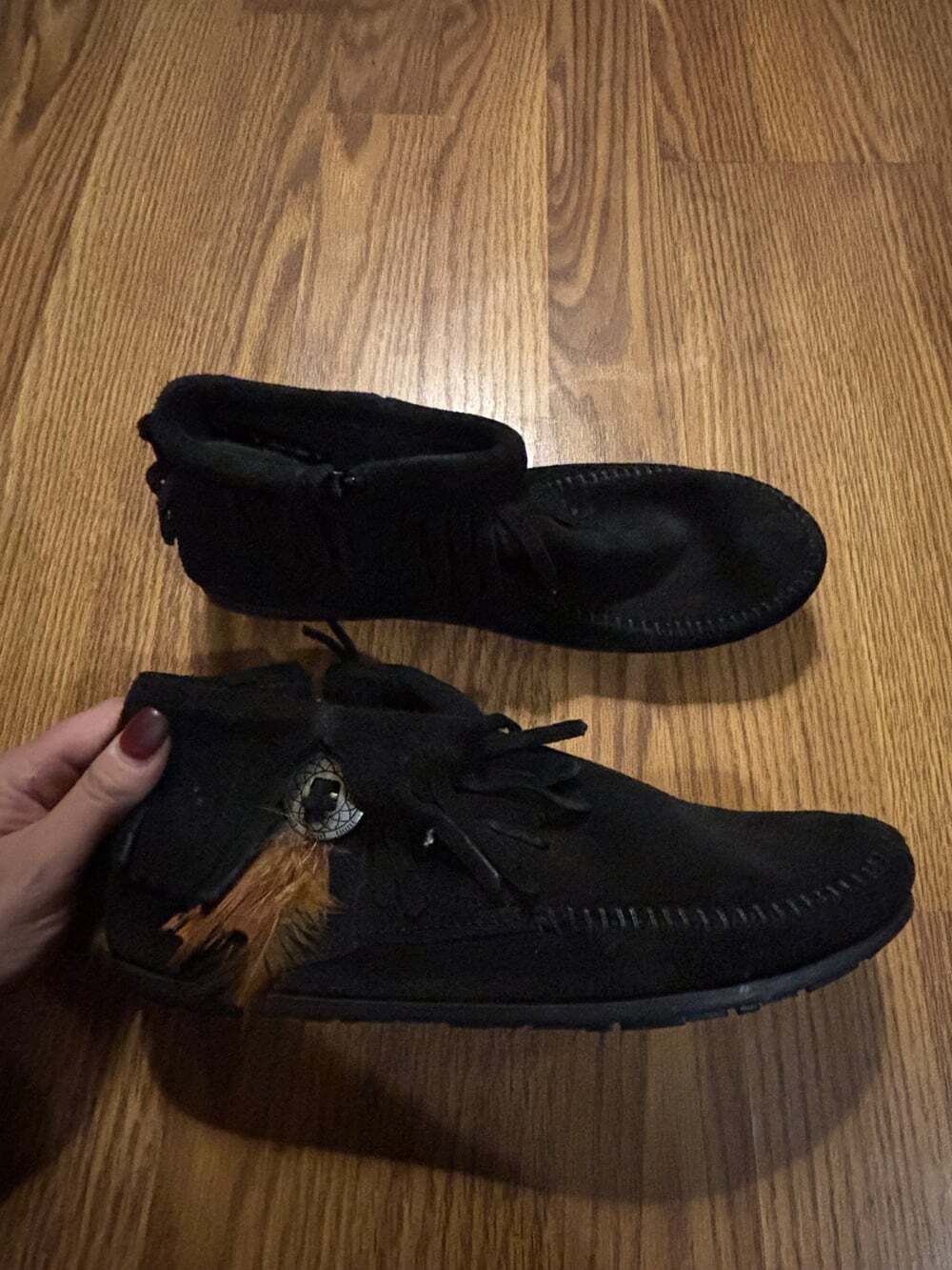 NWOT Minnetonka Black Suede Western Boho Feather Shoes/ Moccasins